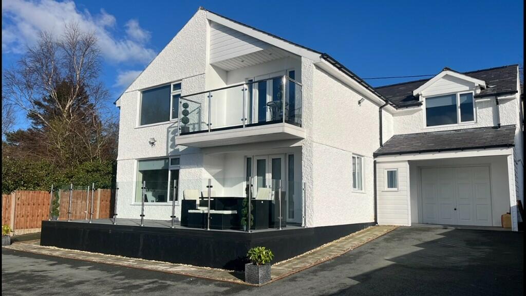 4 bedroom detached house for sale in Rachub, LL57