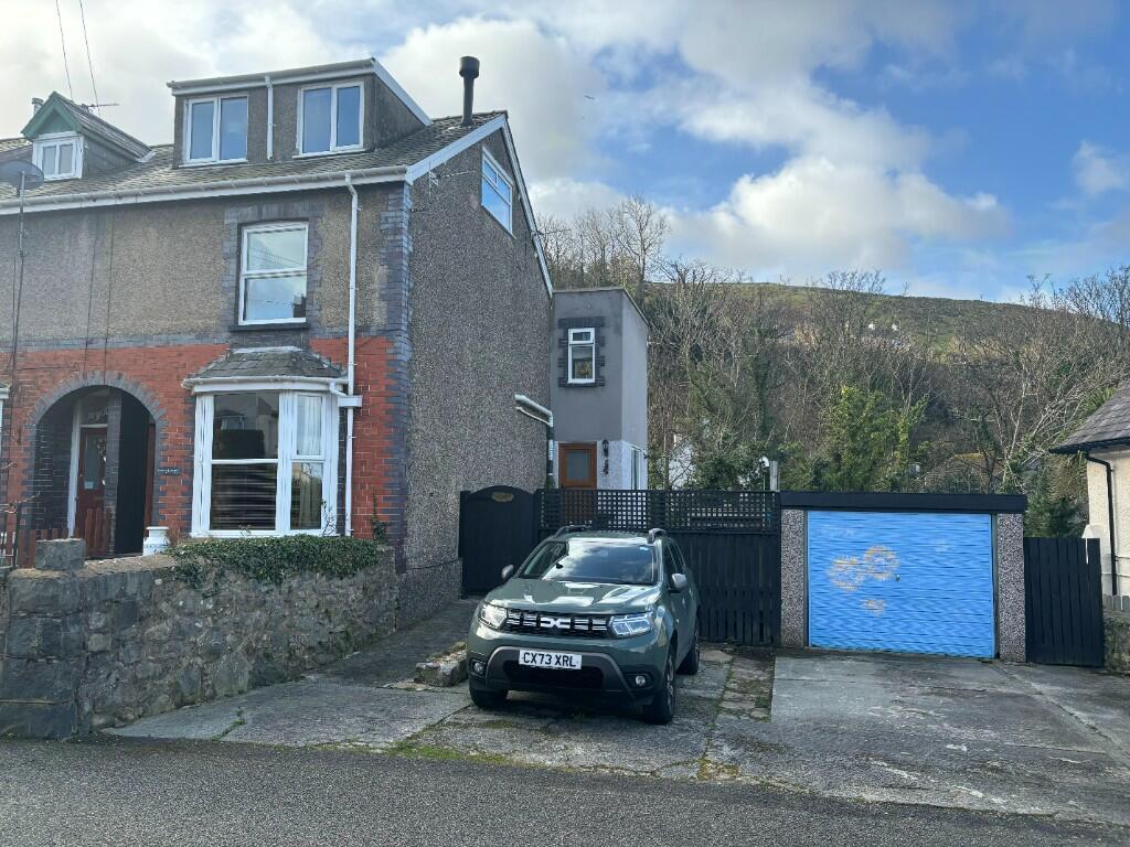 3 bedroom end of terrace house for sale in Llanfairfechan, Conwy