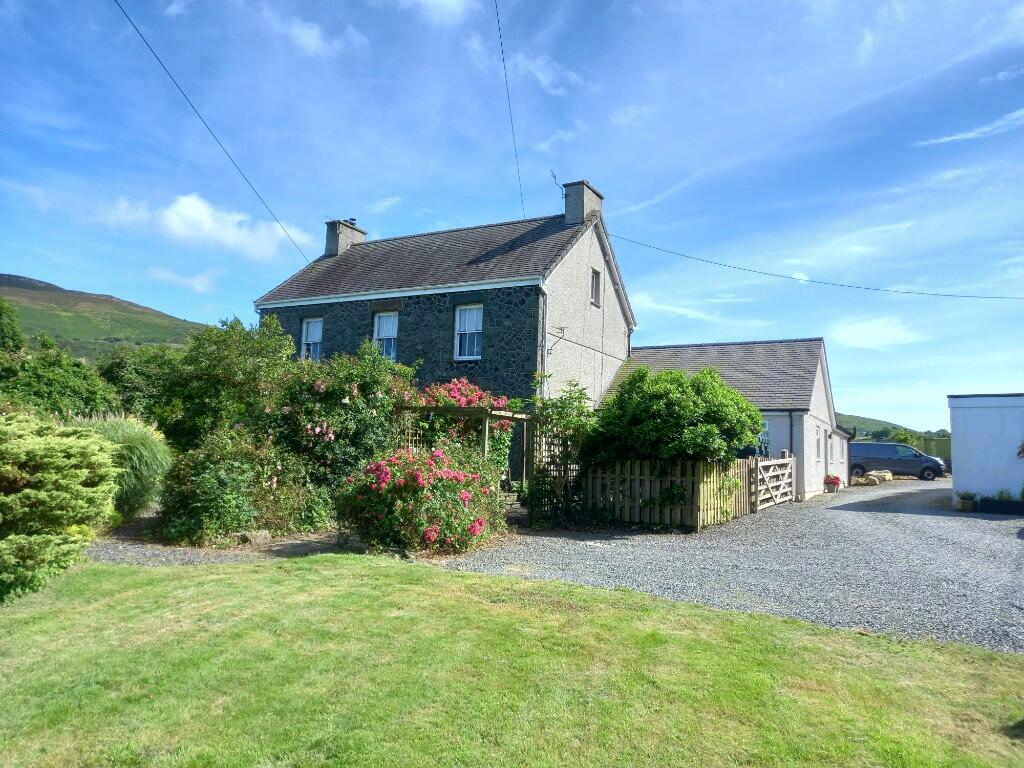 Main image of property: Pentir, Bangor, LL57