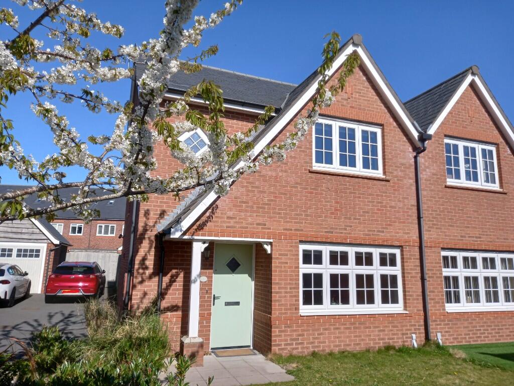 Main image of property: Bangor, Gwynedd, LL57