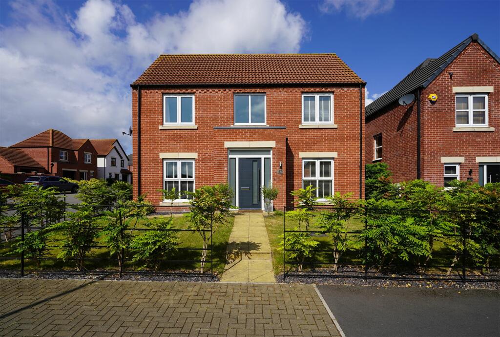 4 bedroom detached house for sale in Wheatsheaf Way, Clowne, S43