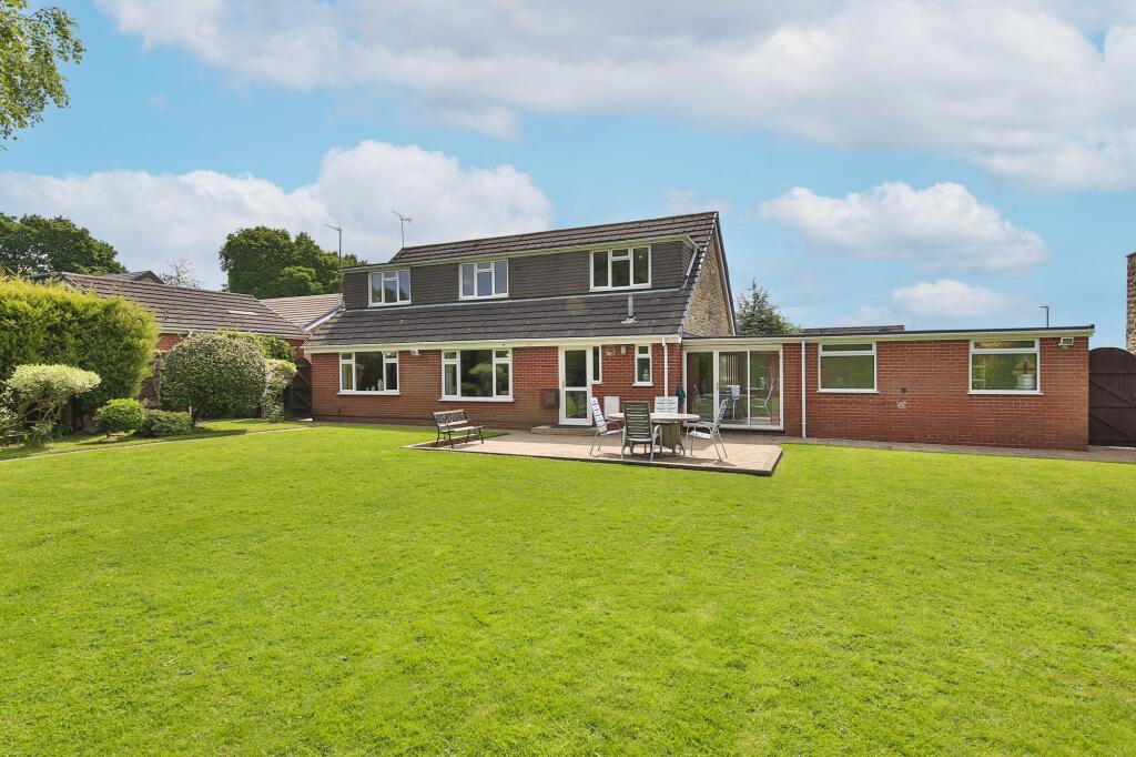 Main image of property: Hayfield Close, Wingerworth, S42
