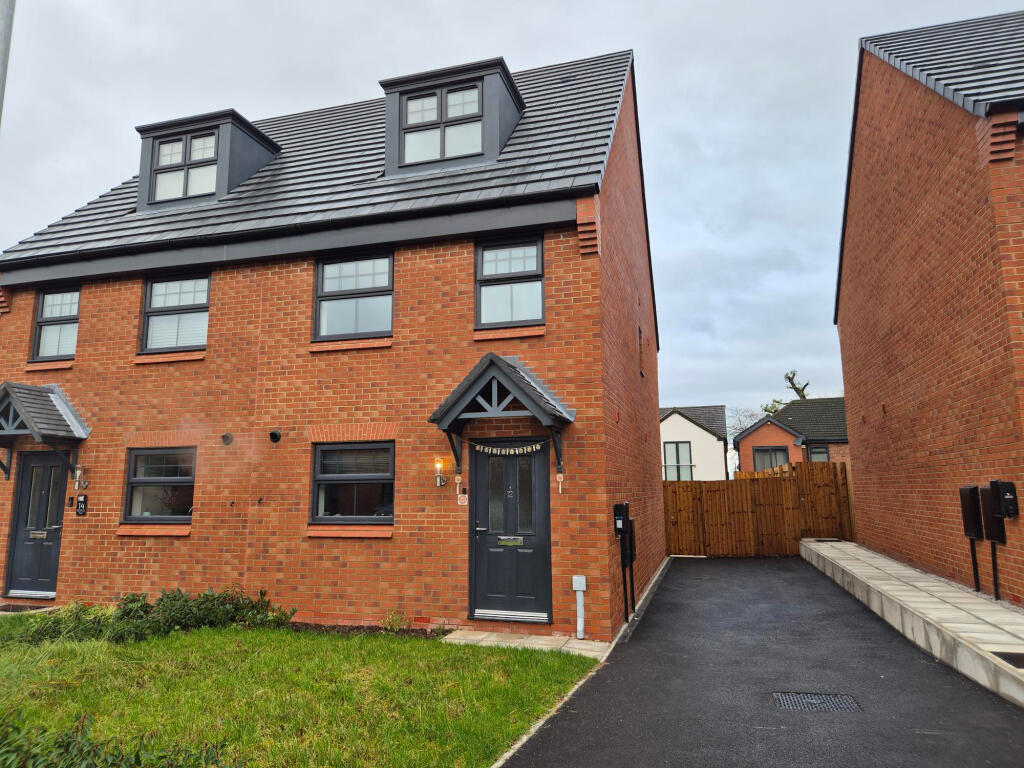 Main image of property: Greenhurst Road, Ashton-under-lyne, OL6