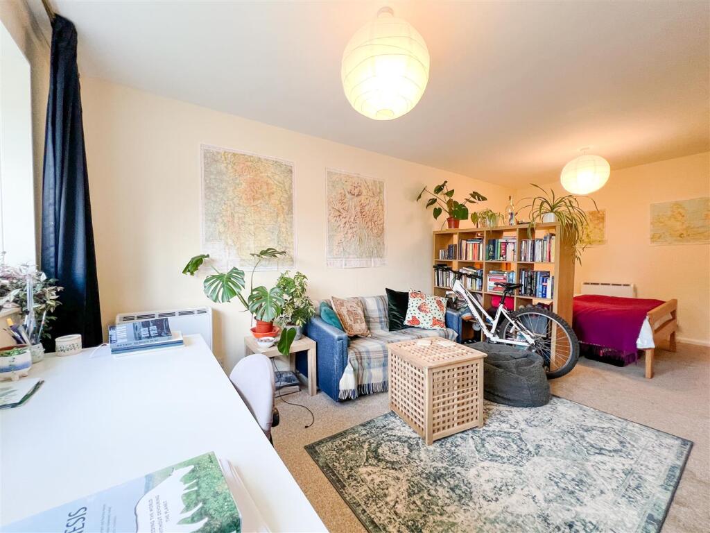 Main image of property: Flat 12, 112 Westbourne Road, Broomhill, Sheffield
