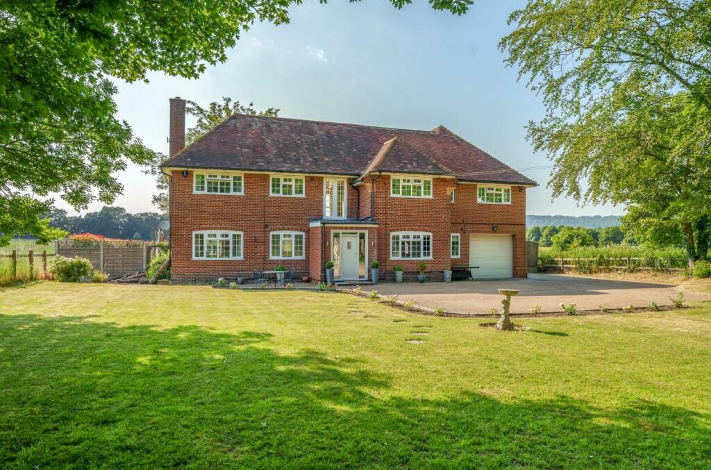 5 bedroom detached house for sale in Stunning Six Bedroom Residence
