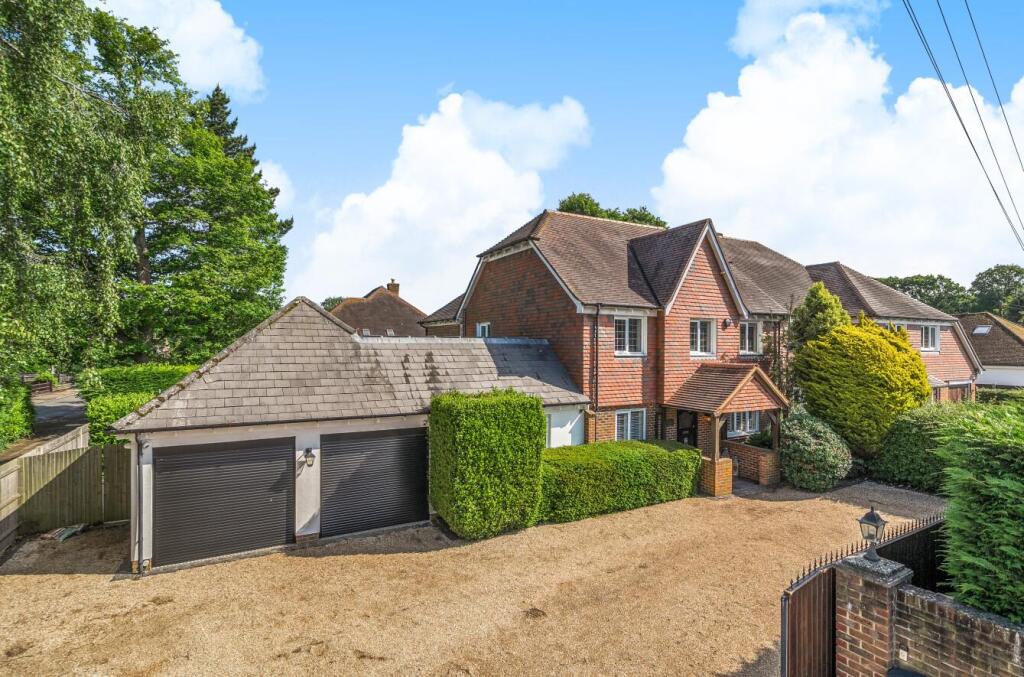 Main image of property: Executive Style Residence - Semi-Rural Kingswood