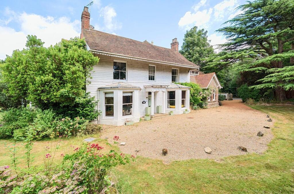 Main image of property: Imposing 7,500 Sq/Ft Residence, +1 Bedroom Annex, 1.25 Acres, on Leeds Village Fringes
