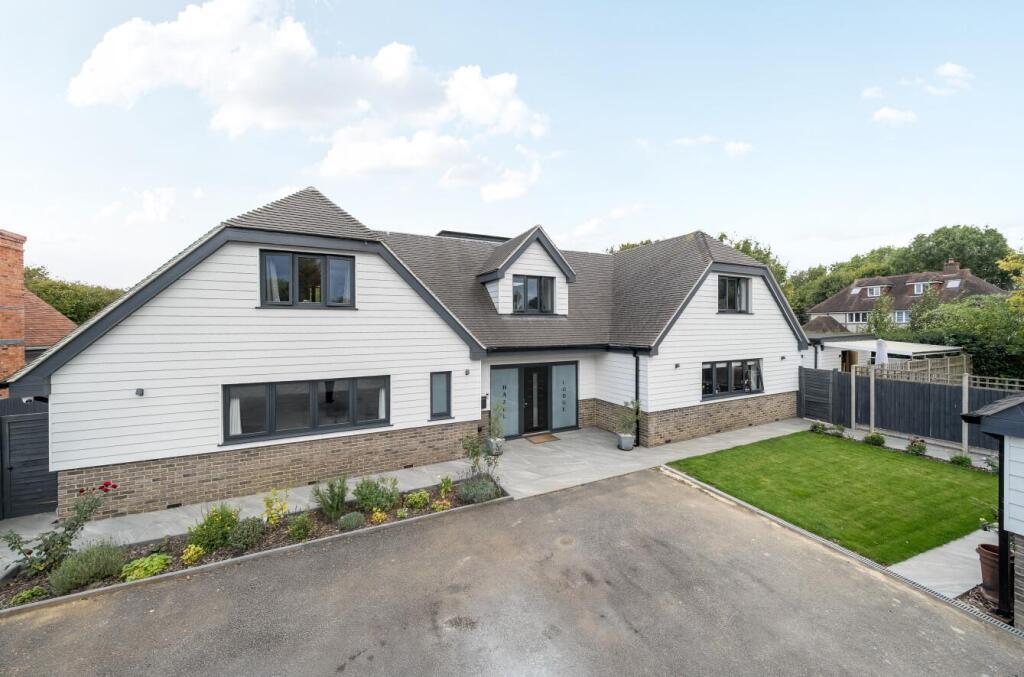 Main image of property: Six Bedroom, 5,800 Sq/Ft, Family Residence with Leisure Complex