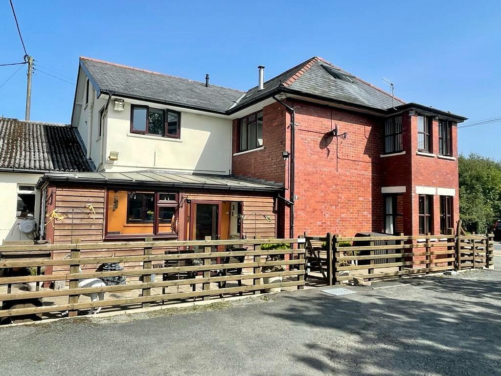 5 bedroom detached house for sale in Crossgates, Llandrindod Wells