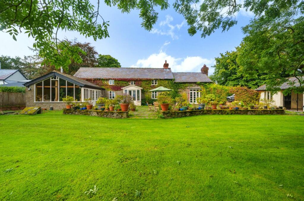 4 bedroom detached house for sale in Stonewall Hill, Presteigne, Powys, LD8