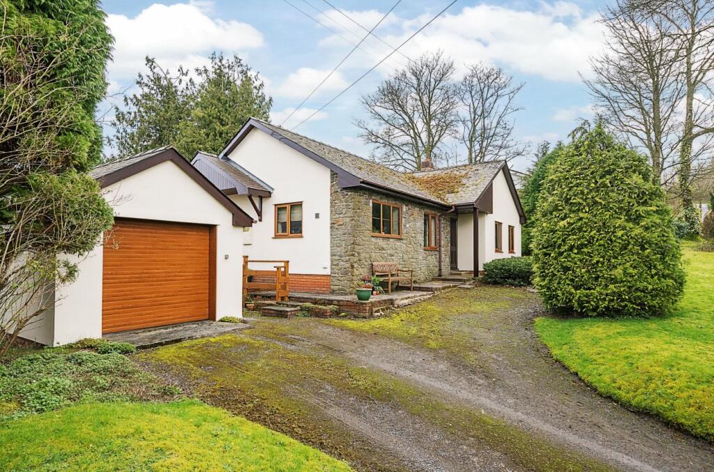 3 bedroom bungalow for sale in Dolau, Llandrindod Wells, Powys, LD1