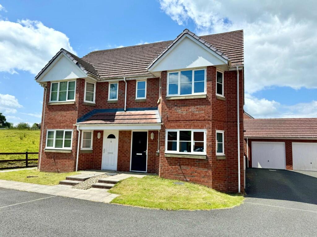 3 bedroom semidetached house for sale in Dulas Bank, Tremont Parc