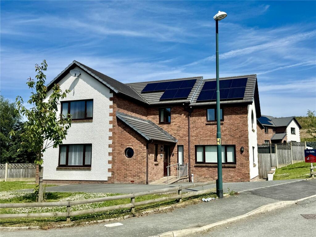 4 bedroom detached house for sale in Bryn Eglur, Llanfarian