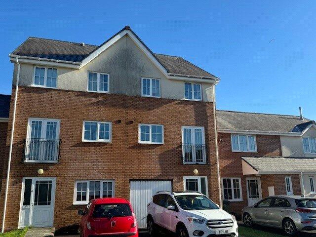 4 bedroom terraced house