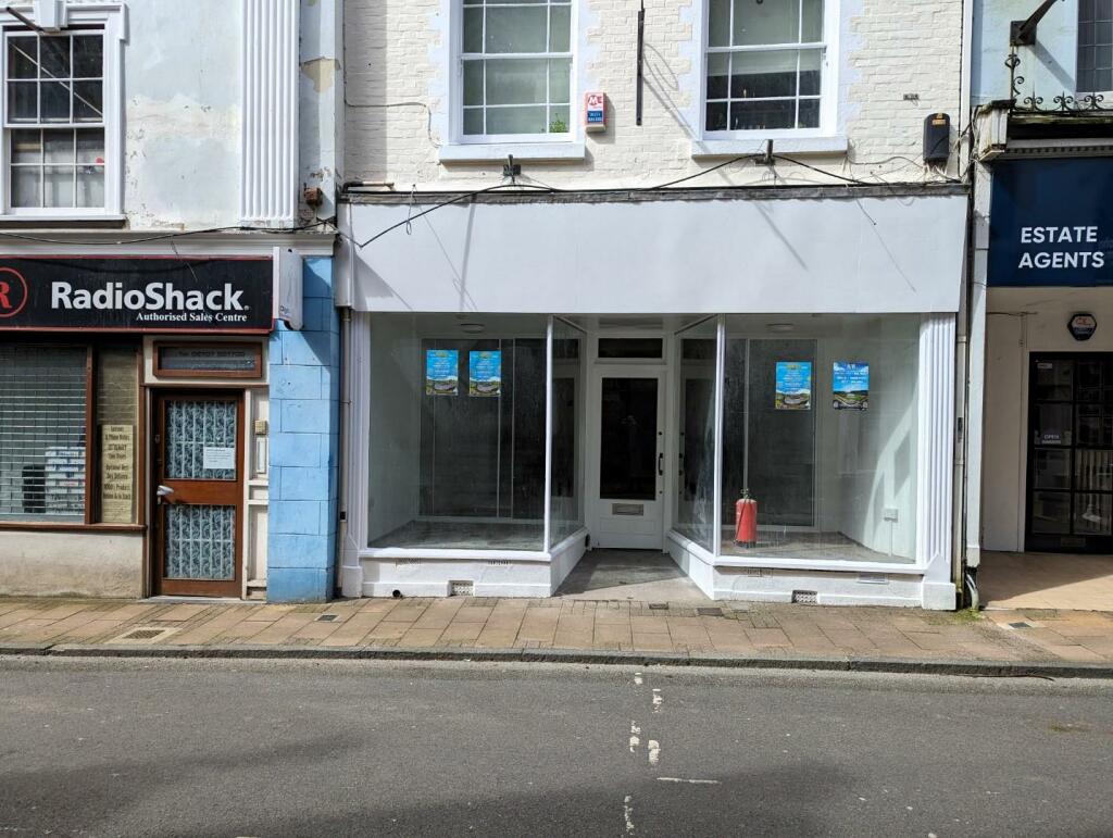 Commercial property for rent in Cross Street, Barnstaple, EX31