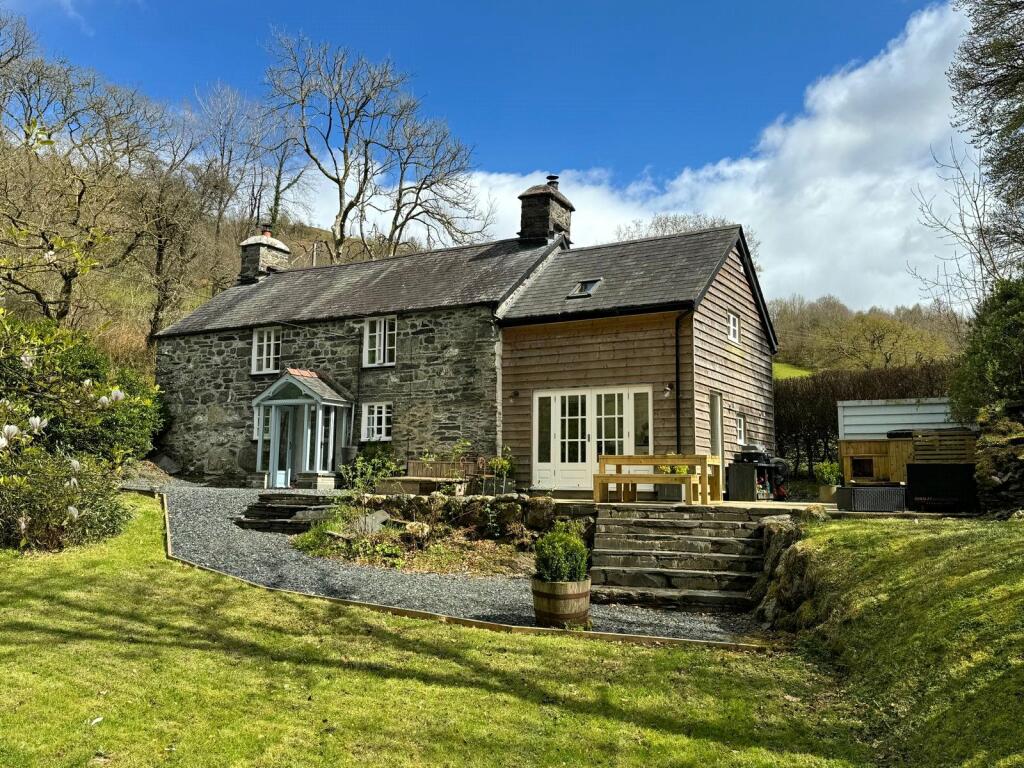 3 bedroom detached house for sale in Aberangell, Machynlleth, Powys, SY20