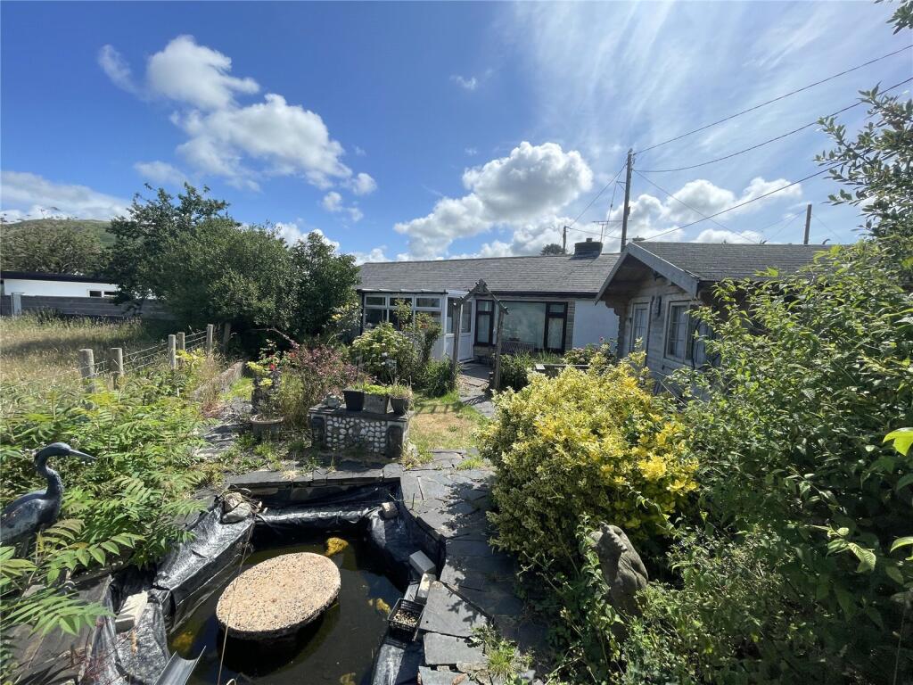 4 bedroom bungalow for sale in Bryncrug, Tywyn, Gwynedd, LL36