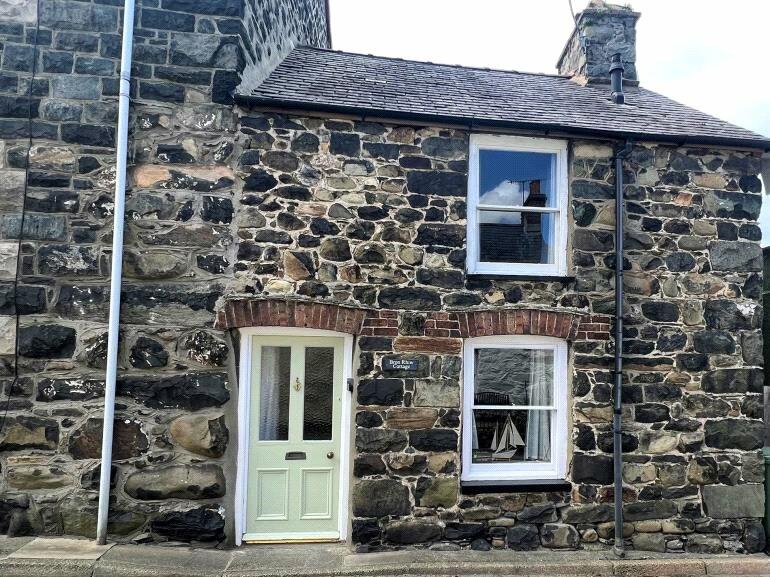 2 bedroom end of terrace house for sale in Llwyngwril, Gwynedd, LL37