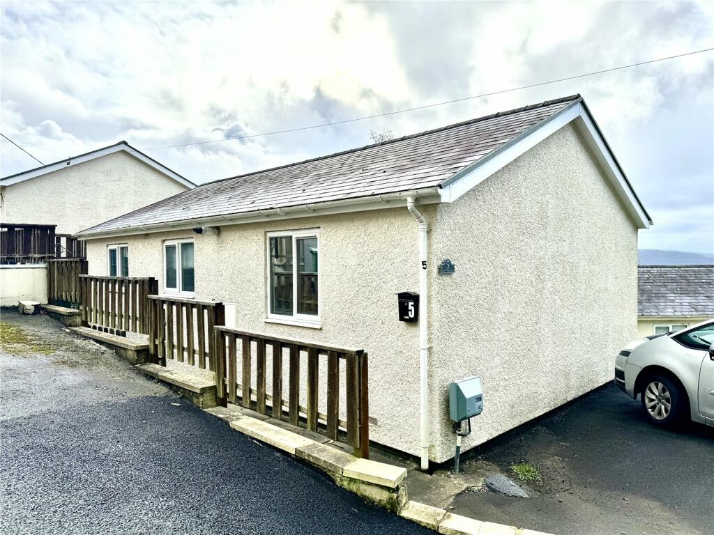 2 bedroom detached house for sale in Plas Panteidal, Aberdovey/Aberdyfi