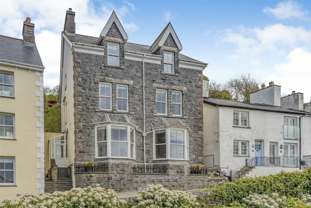 6 bedroom detached house for sale in Penhelig Road, Aberdyfi, Gwynedd, LL35