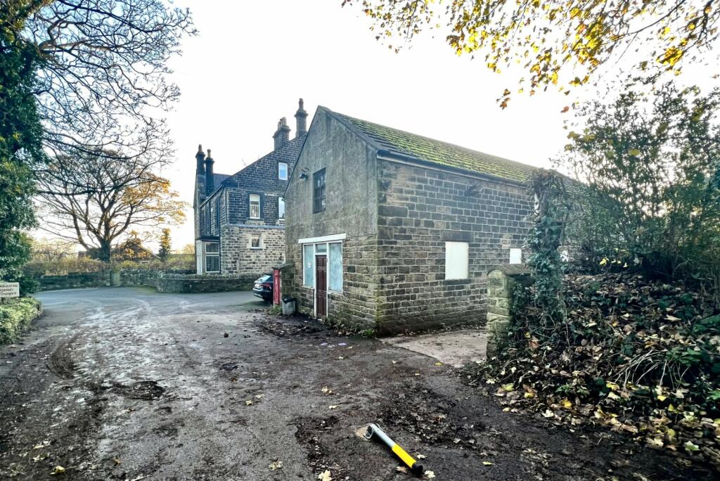 High street retail property for rent in Shrewsbury Road,Penistone