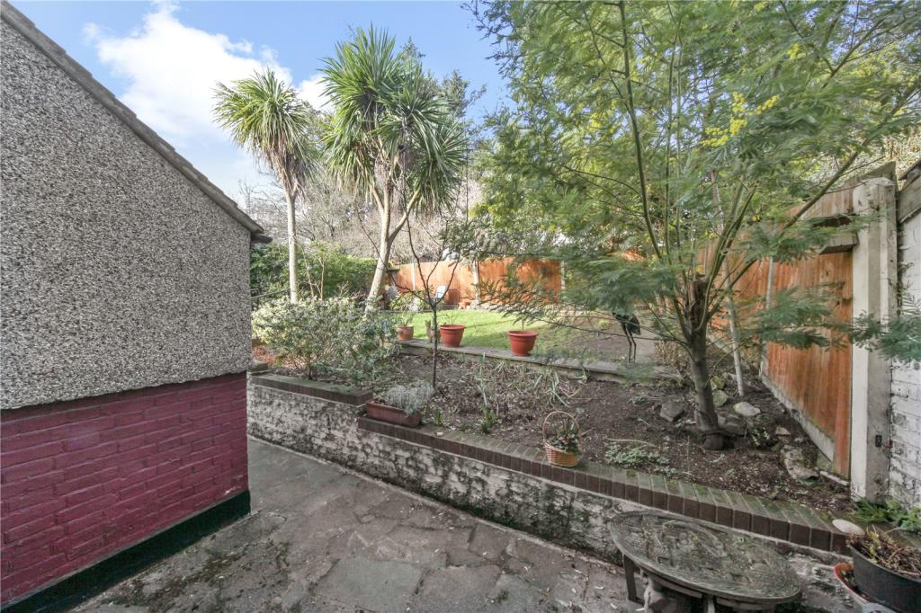 3 bedroom semidetached house for sale in Dollis Hill Avenue, London, NW2