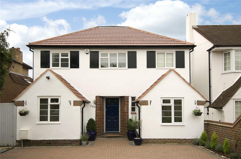 4 bedroom detached house for rent in Ember Lane, East Molesey, Surrey, KT8