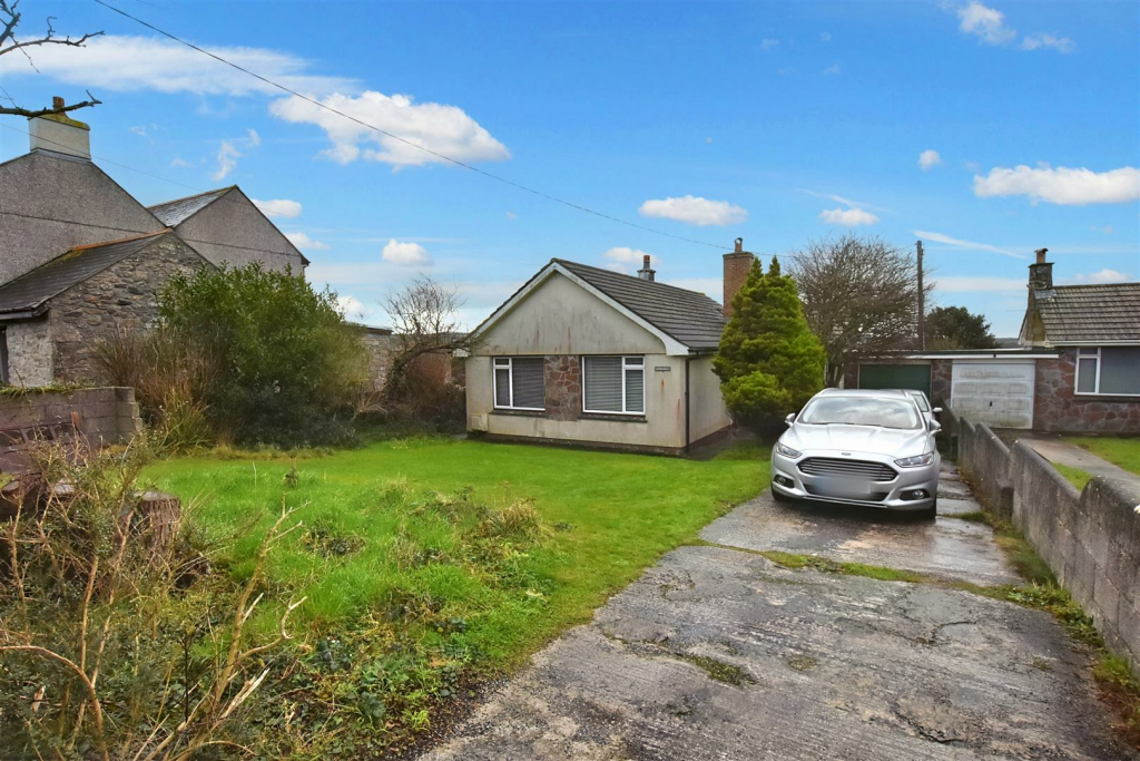 3 bedroom bungalow for sale in Cadogan Road, Camborne, TR14