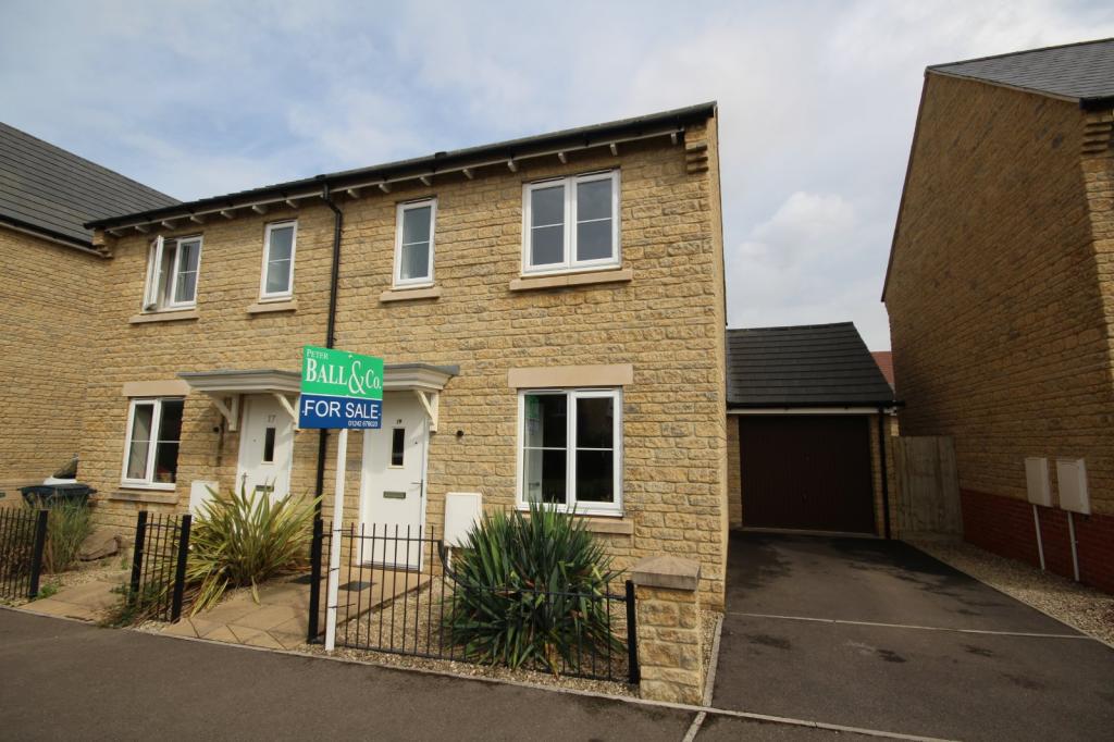 3 bedroom semidetached house for sale in Sanderling Way,