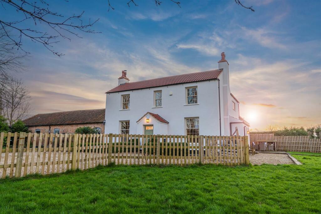 4 bedroom house for sale in Oxton Hill, Southwell, NG25