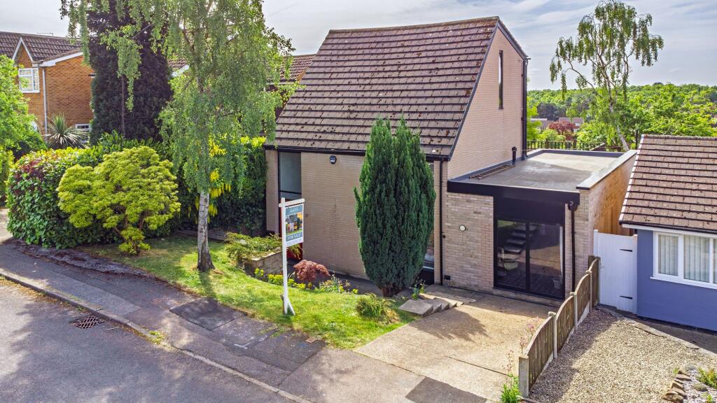 Main image of property: Chestnut Avenue, Ravenshead, NG15