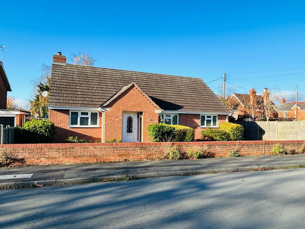 3 bedroom detached bungalow for sale in Clevedon Green, South Littleton, Evesham, WR11