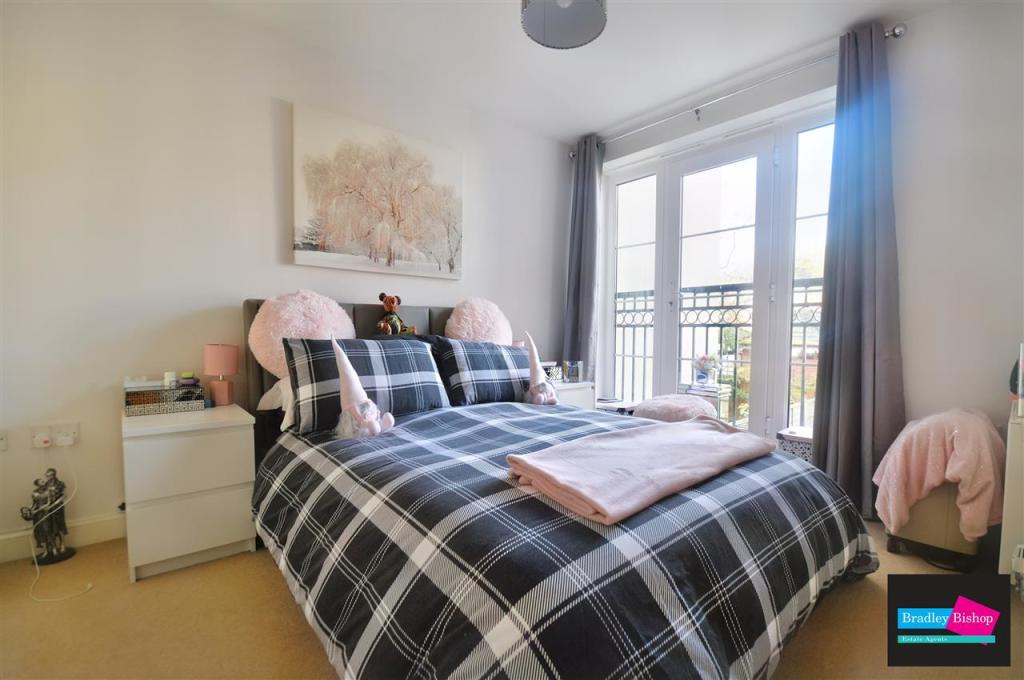 1 bedroom apartment for sale in Sir John Fogge Avenue, Repton Park