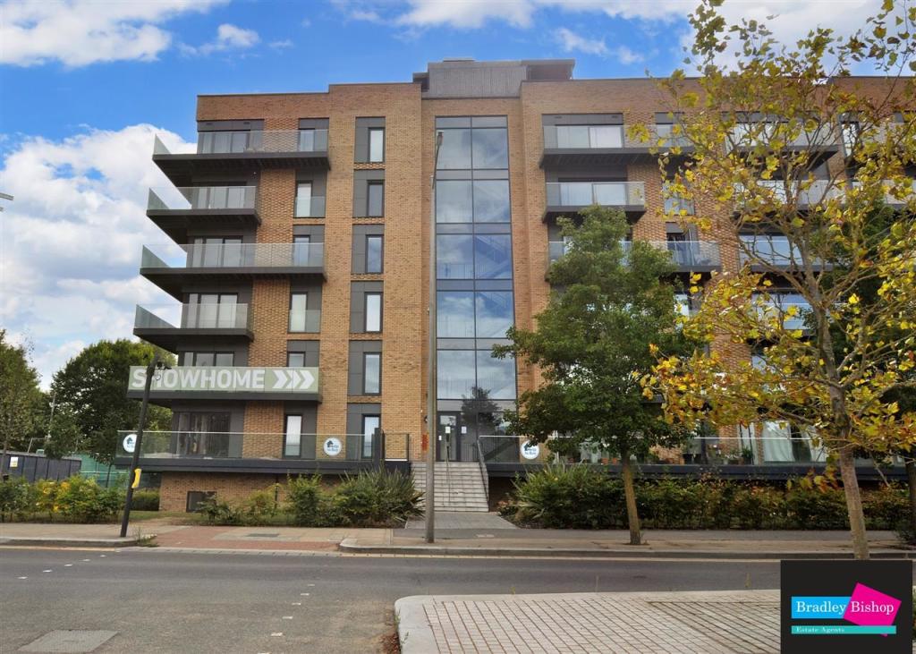 1 bedroom apartment for sale in Flat 5, Kenmore Place, Leacon Road