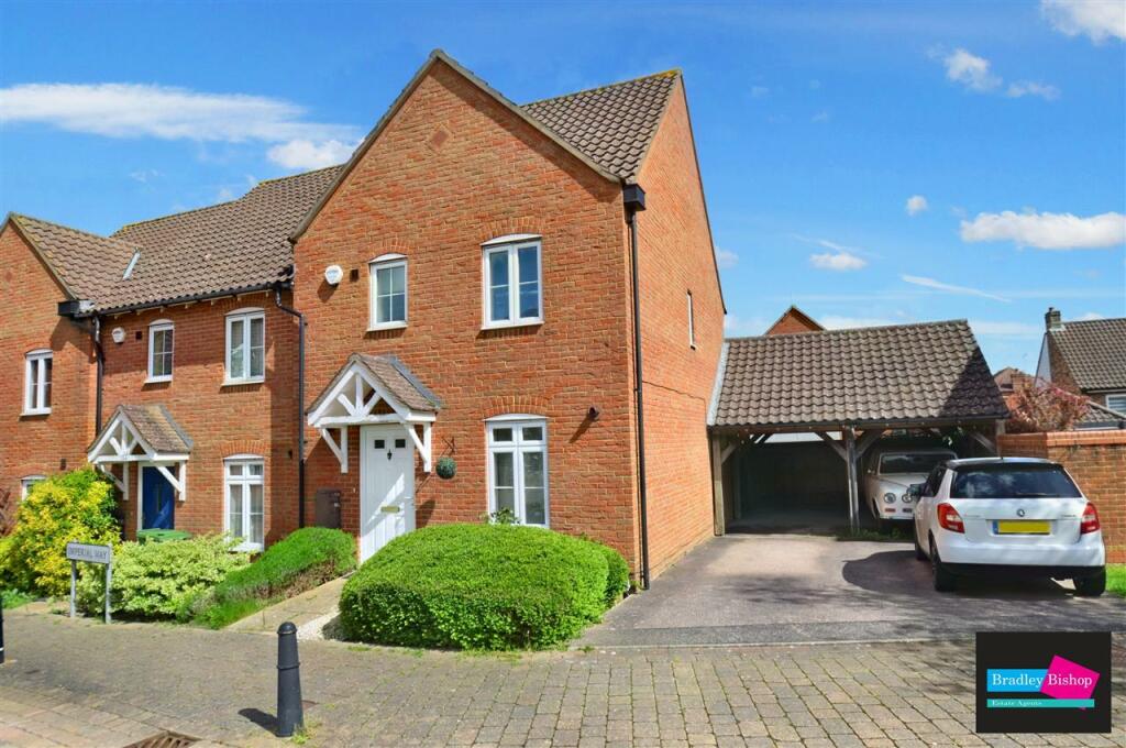 3 bedroom end of terrace house for sale in Imperial Way, Singleton