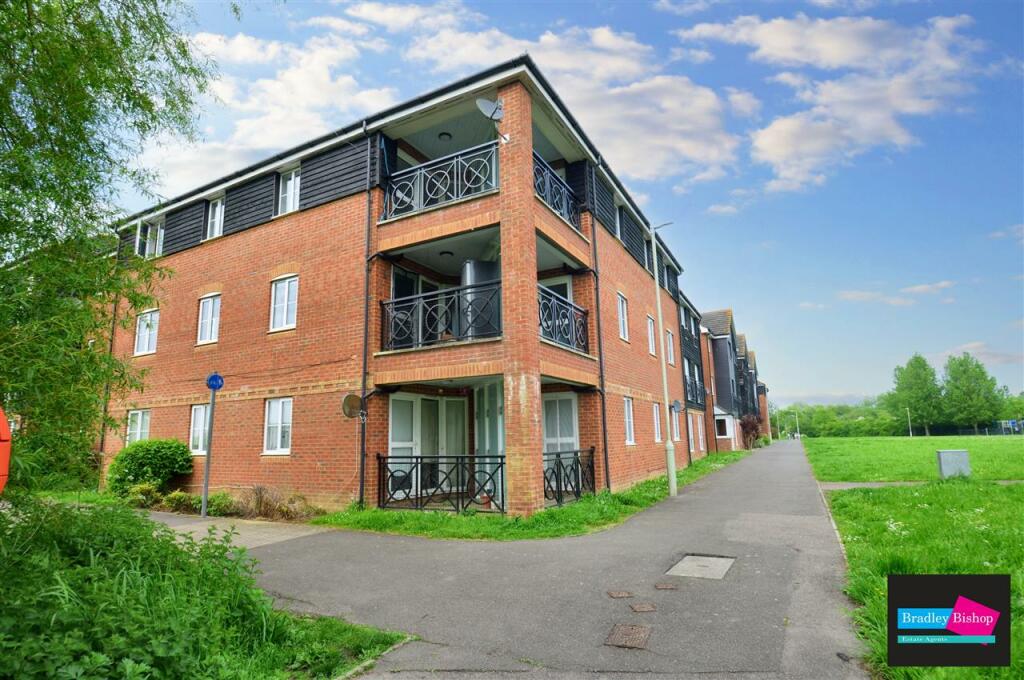 2 bedroom apartment for sale in Richard Hilary Close, Willesborough