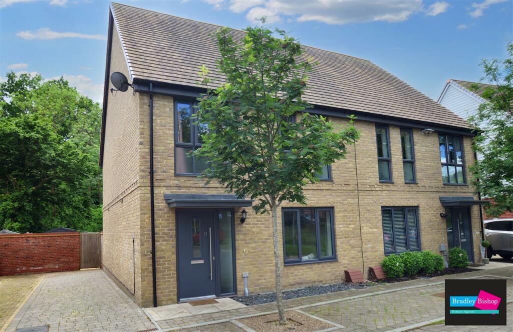 4 bedroom semidetached house for sale in John Haselden Crescent