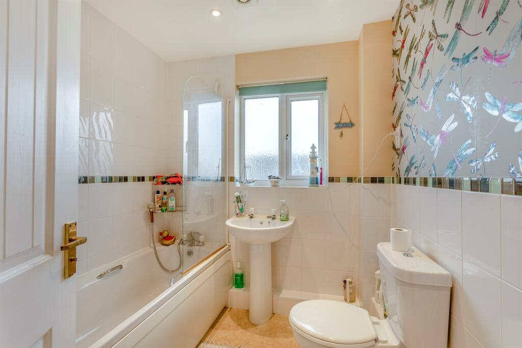 5 bedroom detached house for sale in Glinton Road, Helpston