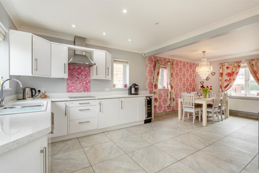 5 bedroom detached house for sale in Glinton Road, Helpston