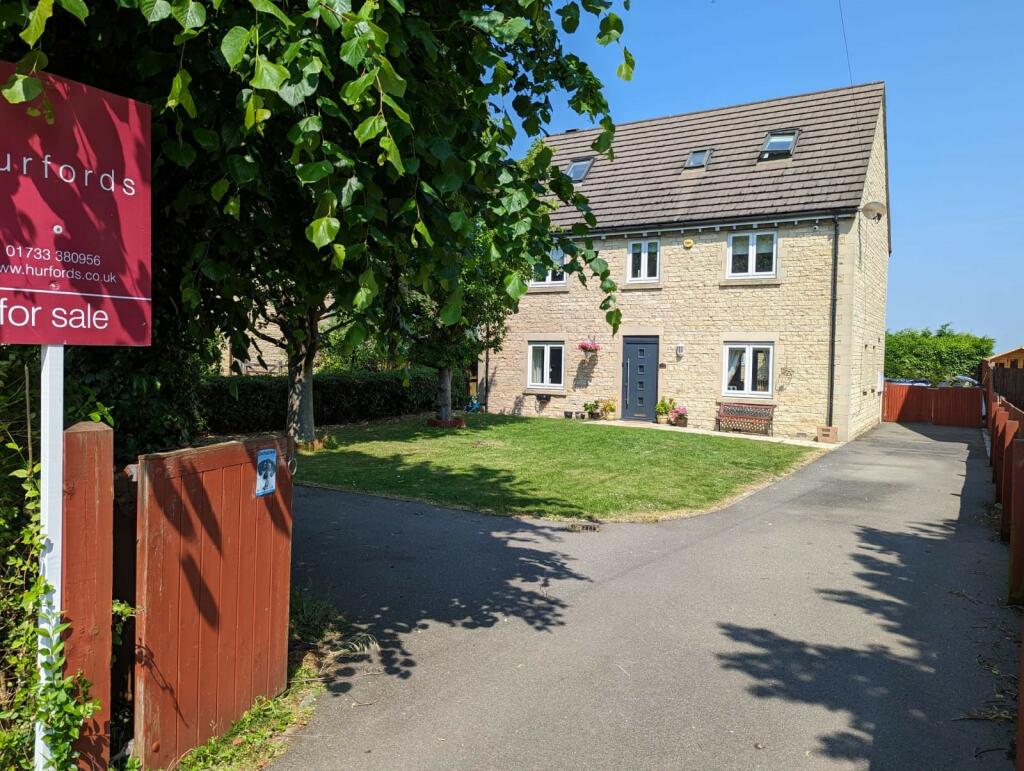 5 bedroom detached house for sale in Glinton Road, Helpston