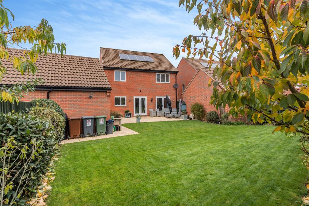 4 bedroom detached house for sale in Cuckoo Close, Helpston