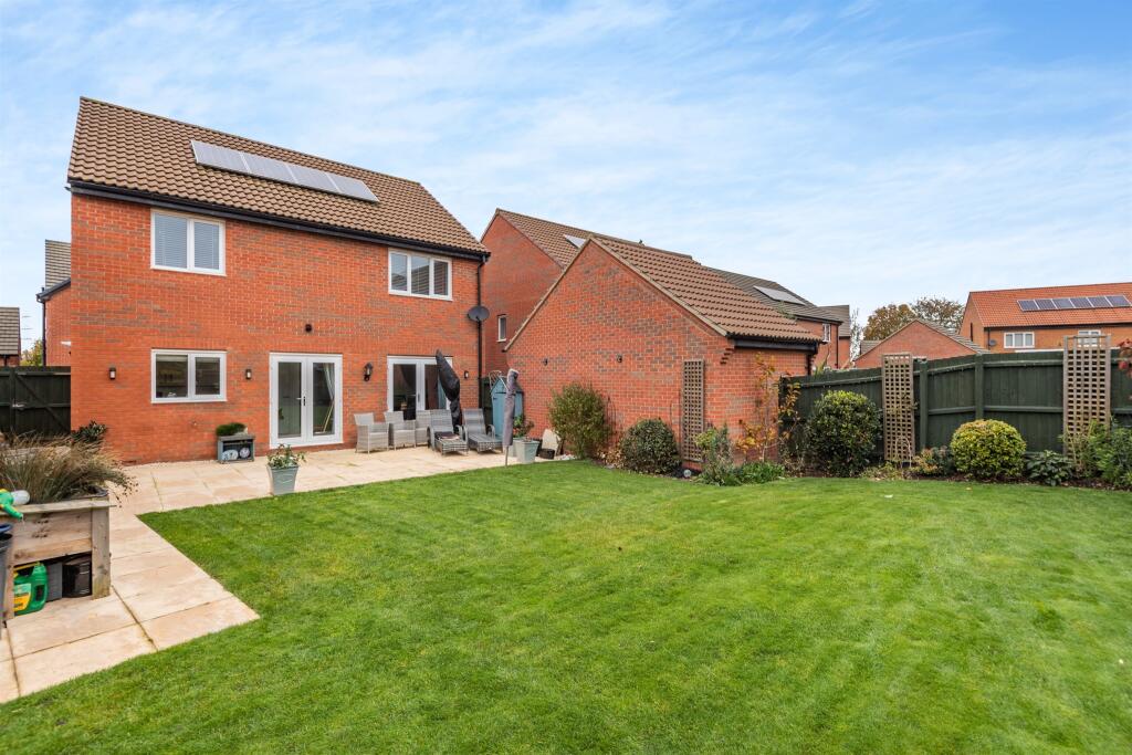 4 bedroom detached house for sale in Cuckoo Close, Helpston