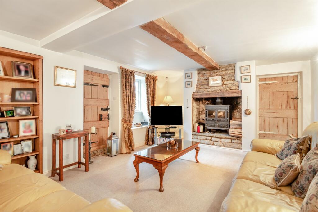 4 bedroom character property for sale in Old North Road, Wansford