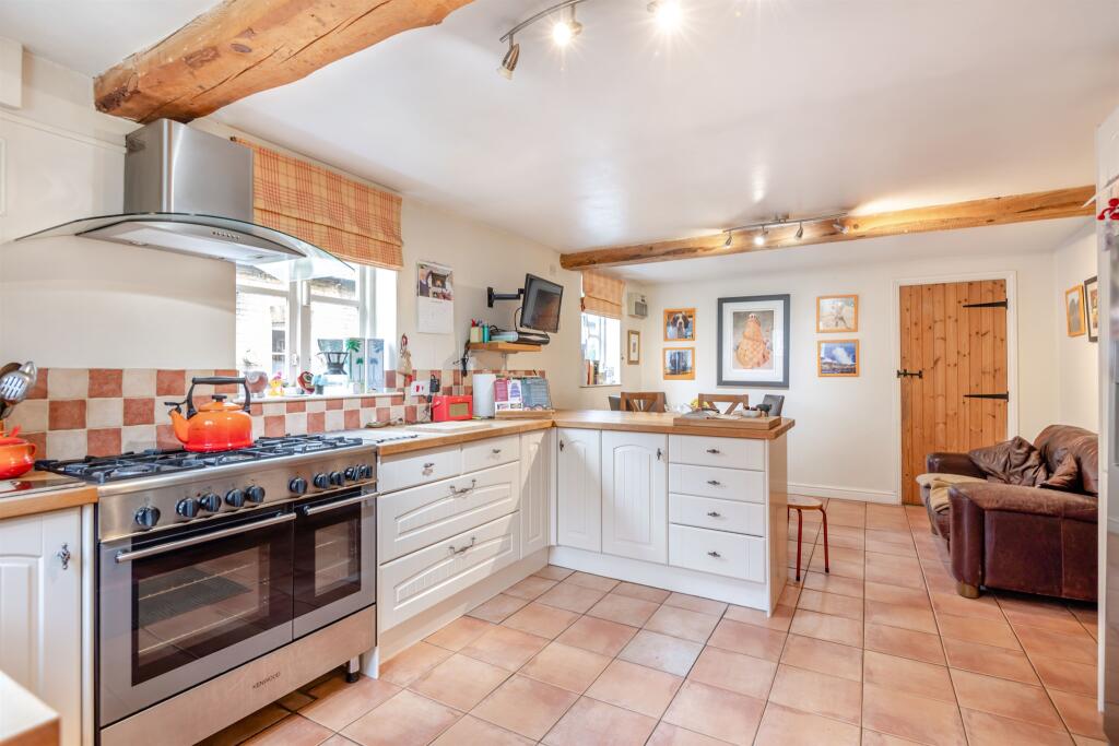 4 bedroom character property for sale in Old North Road, Wansford