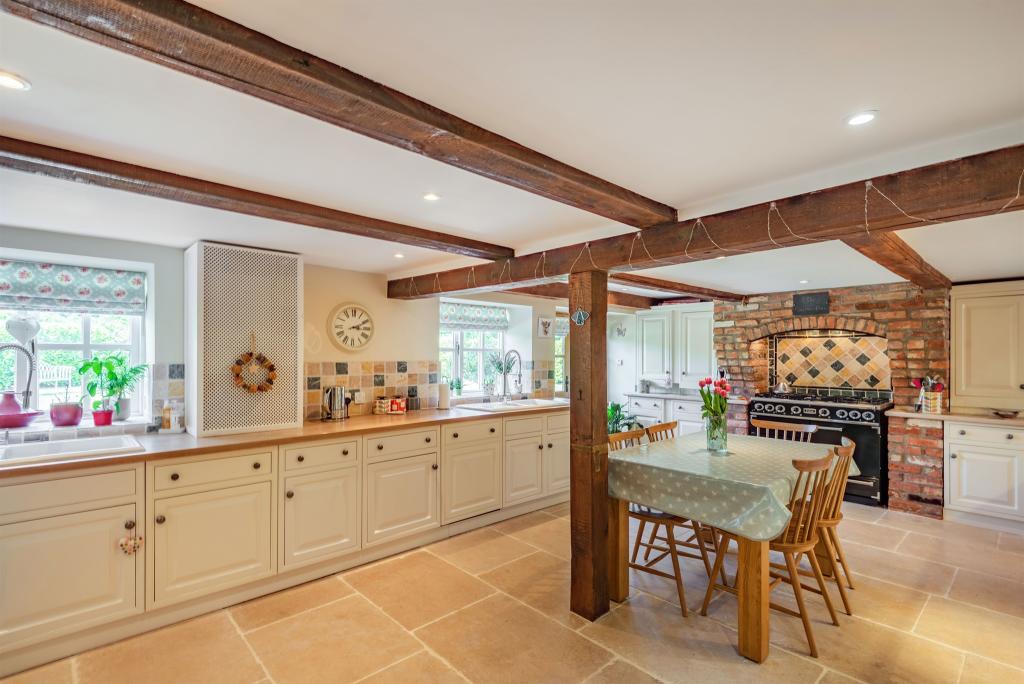 5 bedroom barn conversion for sale in Stainfield Road, Hanthorpe
