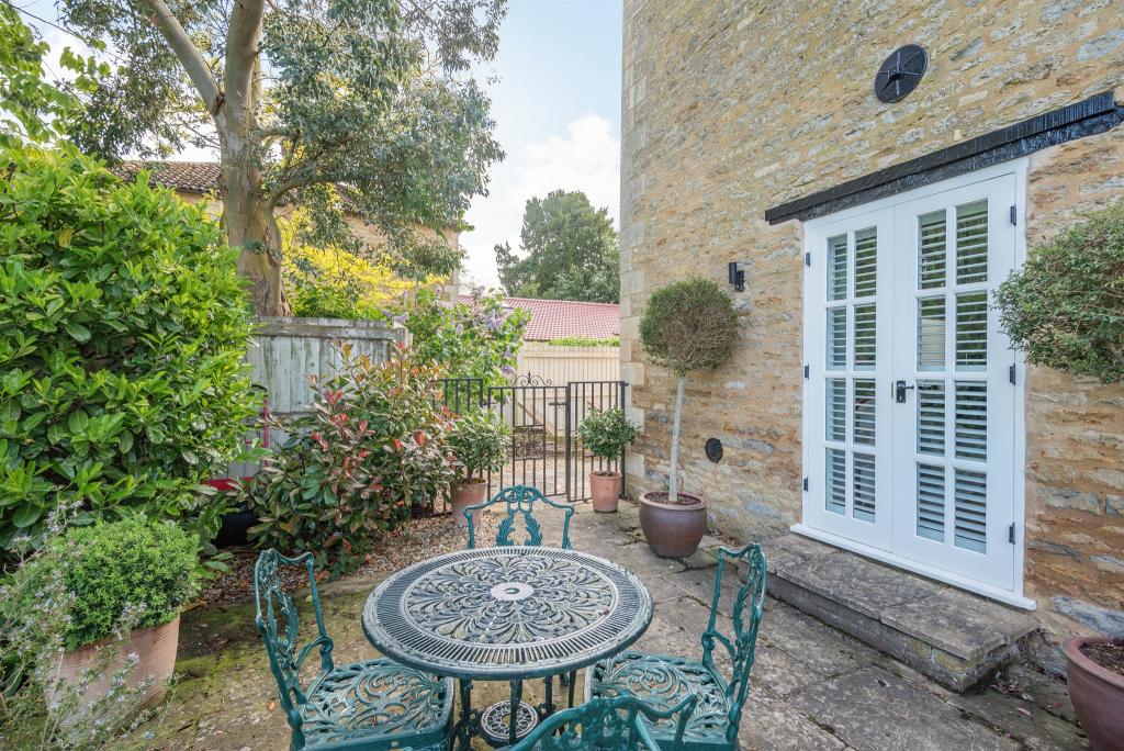 5 bedroom barn conversion for sale in Stainfield Road, Hanthorpe