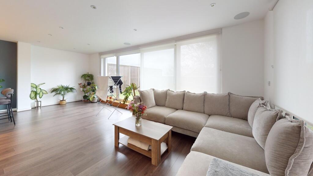 Additional property image - Rossetti Apartments, Saffron Central Square, Croydon, CR0