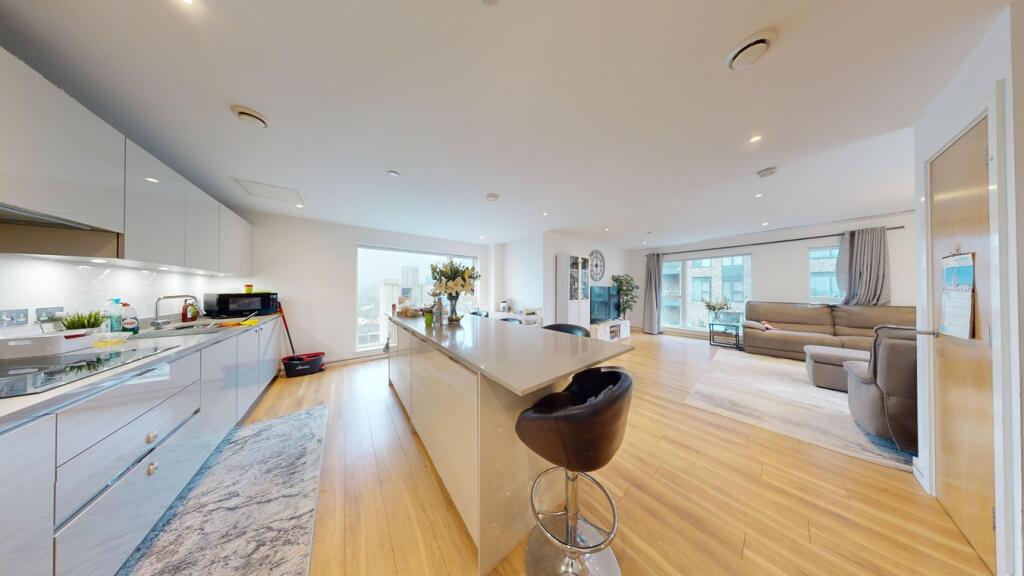 Additional property image - Cherry Orchard Road, Croydon, CR0
