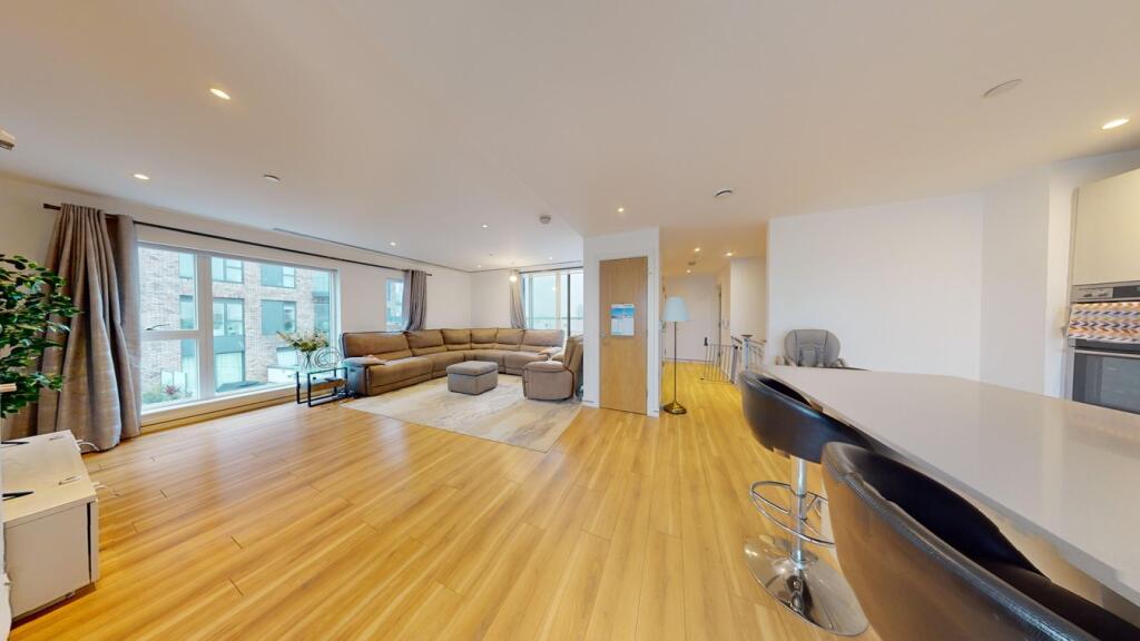 Additional property image - Cherry Orchard Road, Croydon, CR0