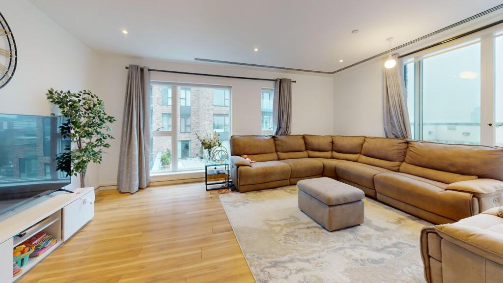 Additional property image - Cherry Orchard Road, Croydon, CR0